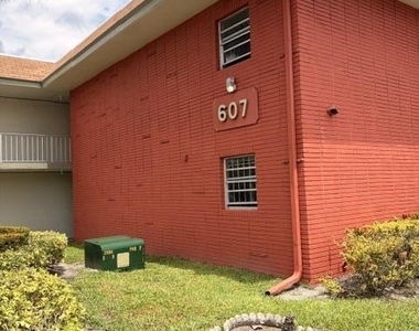 607 S State Rd 7 - Photo Thumbnail 1