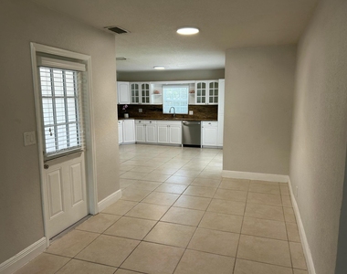 61 Nw 47th Street - Photo Thumbnail 6