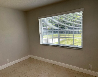 61 Nw 47th Street - Photo Thumbnail 12