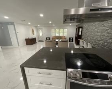3205 Nw 87th Avenue - Photo Thumbnail 9