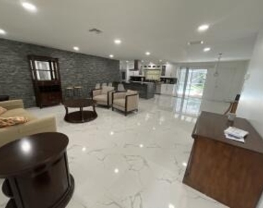 3205 Nw 87th Avenue - Photo Thumbnail 6
