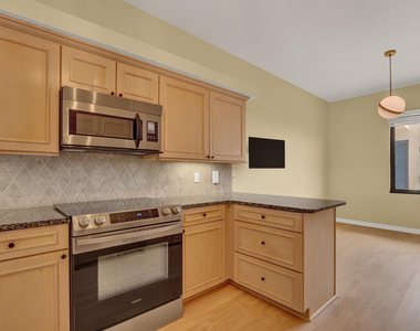 370 Golfview Road - Photo Thumbnail 12