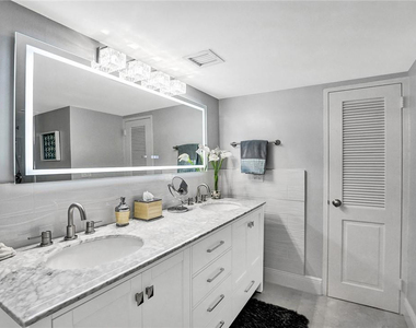 3430 Galt Ocean Drive - Photo Thumbnail 24