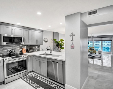 3430 Galt Ocean Drive - Photo Thumbnail 15