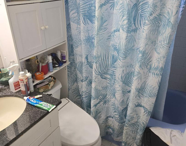 311 Ne 42nd Street - Photo Thumbnail 9