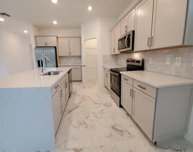 1949 Ne Ocean Dunes Drive - Photo Thumbnail 17