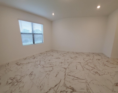 1949 Ne Ocean Dunes Drive - Photo Thumbnail 19
