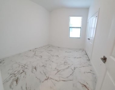 1949 Ne Ocean Dunes Drive - Photo Thumbnail 9