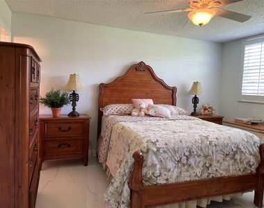 9420 S Hollybrook Lake Drive - Photo Thumbnail 7