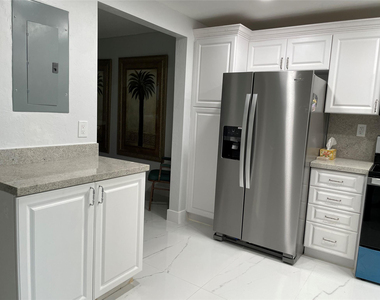 9420 S Hollybrook Lake Drive - Photo Thumbnail 2