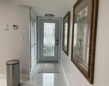 9420 S Hollybrook Lake Drive - Photo Thumbnail 3