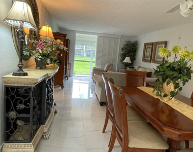9420 S Hollybrook Lake Drive - Photo Thumbnail 5