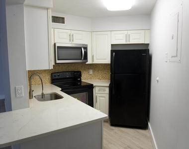 213 Lake Pointe Drive - Photo Thumbnail 4