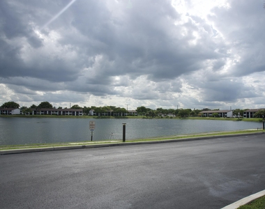 213 Lake Pointe Drive - Photo Thumbnail 27