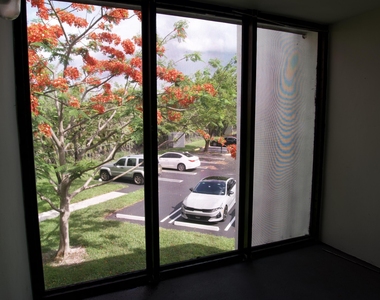 213 Lake Pointe Drive - Photo Thumbnail 7