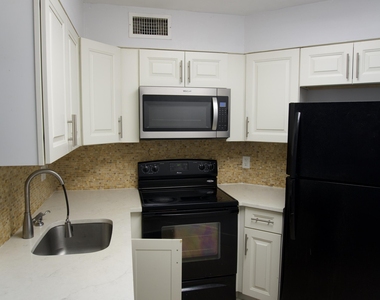 213 Lake Pointe Drive - Photo Thumbnail 5