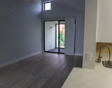 213 Lake Pointe Drive - Photo Thumbnail 3