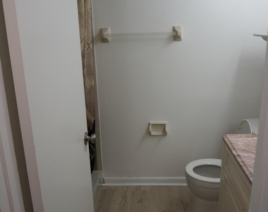 213 Lake Pointe Drive - Photo Thumbnail 10
