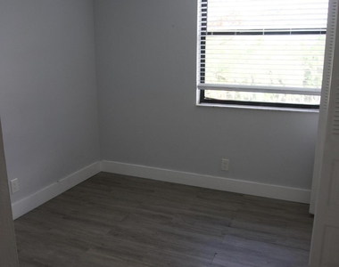 213 Lake Pointe Drive - Photo Thumbnail 16