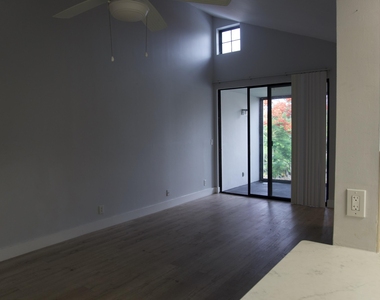 213 Lake Pointe Drive - Photo Thumbnail 2