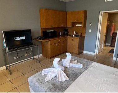 26 Diplomat Parkway - Photo Thumbnail 8