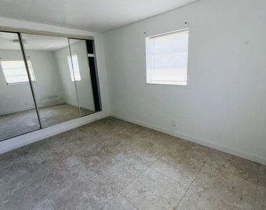 5755 Winfield Boulevard - Photo Thumbnail 8
