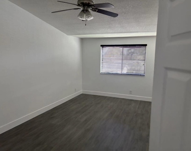 11500 Nw 33rd Street - Photo Thumbnail 7