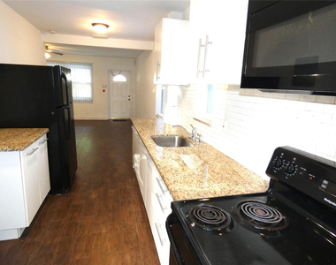 1528 Nw 1st Avenue - Photo Thumbnail 3
