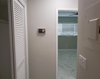 5201 Ne 24th Terrace - Photo Thumbnail 23