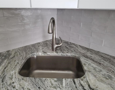 5201 Ne 24th Terrace - Photo Thumbnail 8