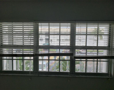 5201 Ne 24th Terrace - Photo Thumbnail 21