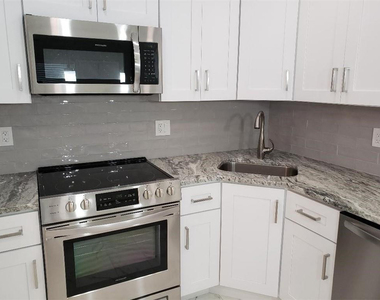 5201 Ne 24th Terrace - Photo Thumbnail 2