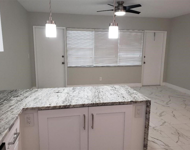 5201 Ne 24th Terrace - Photo Thumbnail 7