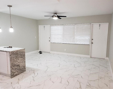 5201 Ne 24th Terrace - Photo Thumbnail 10