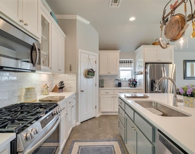 18500 Summer Grove Avenue - Photo Thumbnail 13