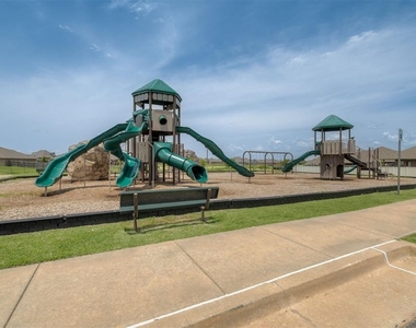 18500 Summer Grove Avenue - Photo Thumbnail 32