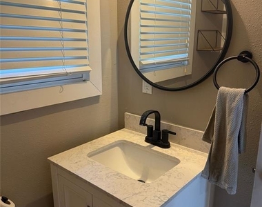 1215 Westlawn Drive - Photo Thumbnail 12