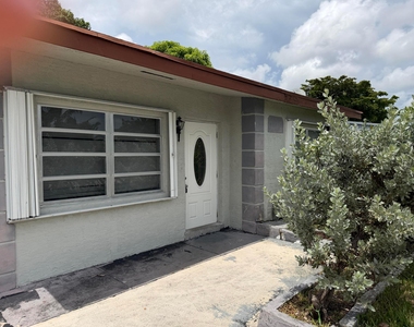 6129 Sw 22nd Street - Photo Thumbnail 3