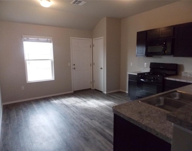 1841 Jack Rabbit Lane - Photo Thumbnail 3