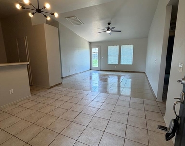 2704 Fennel Road - Photo Thumbnail 11