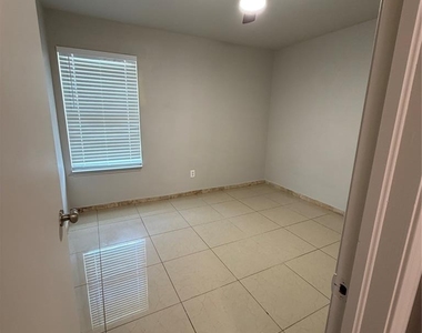 2704 Fennel Road - Photo Thumbnail 5