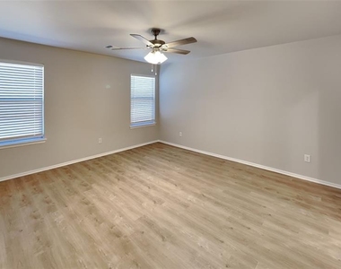 9005 Nw 127th Terrace - Photo Thumbnail 6
