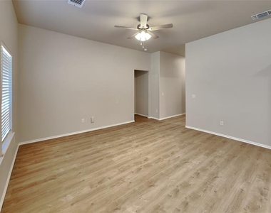 9005 Nw 127th Terrace - Photo Thumbnail 5