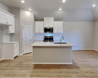 9005 Nw 127th Terrace - Photo Thumbnail 3