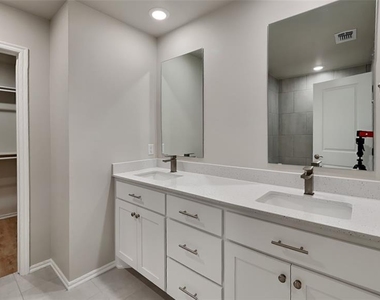 9005 Nw 127th Terrace - Photo Thumbnail 8