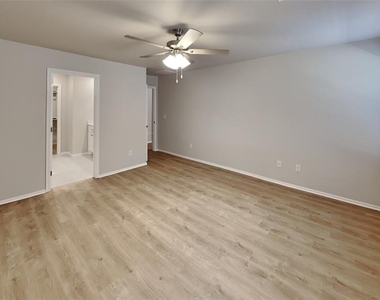 9005 Nw 127th Terrace - Photo Thumbnail 7
