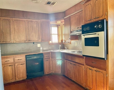 1216 C Street - Photo Thumbnail 3