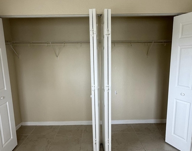 578 Ne 20th Street - Photo Thumbnail 13