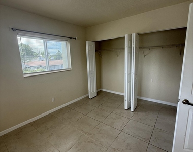 578 Ne 20th Street - Photo Thumbnail 12
