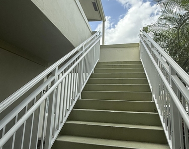 578 Ne 20th Street - Photo Thumbnail 2